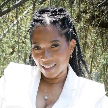 DeShawn Robinson-Chew puts her passion into practice by educating and empowering young women interested in entrepreneurship.